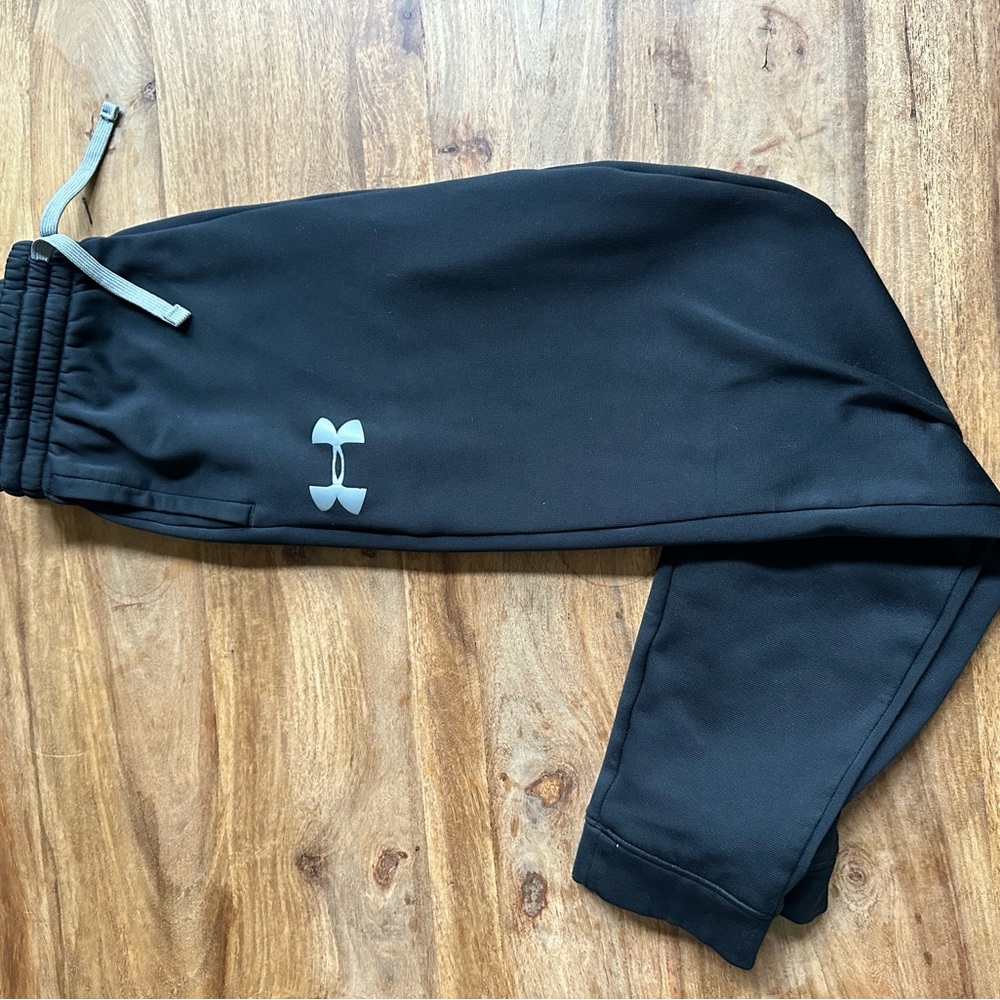 Under Armour Black Sweatpants for Active Comfort